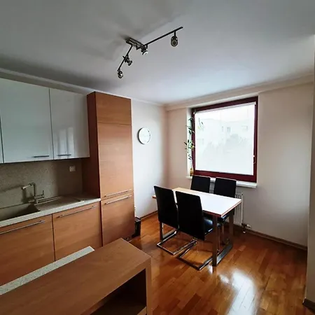 'active Life' - Hockey, Football And Basketball Stadium, Polus Shopping Center - Air Conditioned And Parking Possibility Apartmán Bratislava