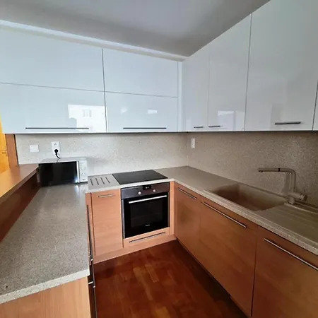 'active Life' - Hockey, Football And Basketball Stadium, Vivo Shopping Center - Parking And Air Conditioned *