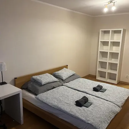 'active Life' - Hockey, Football And Basketball Stadium, Vivo Shopping Center - Parking And Air Conditioned ברטיסלאבה